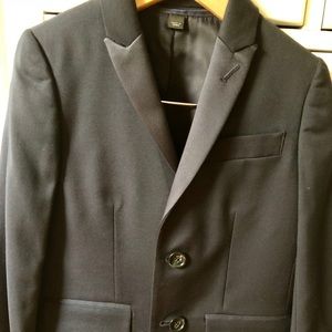 Boys tuxedo suit. Wool. Like new.